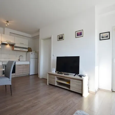 Apartment Aleksandra *
